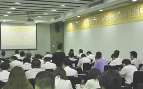 医院中层干部竞聘演讲稿(通用10篇)