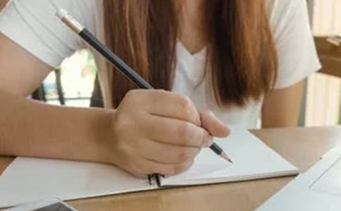 不一样的爱作文(精选45篇)